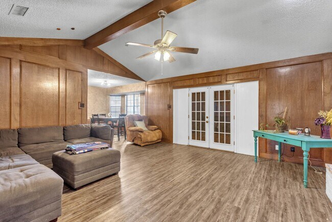 Building Photo - 6935 Amber Dr