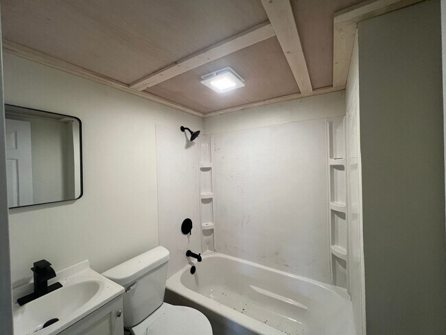 Building Photo - 616 McClellan St