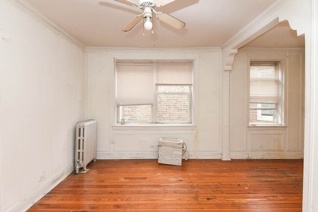 Building Photo - 4060 N Kenmore Ave