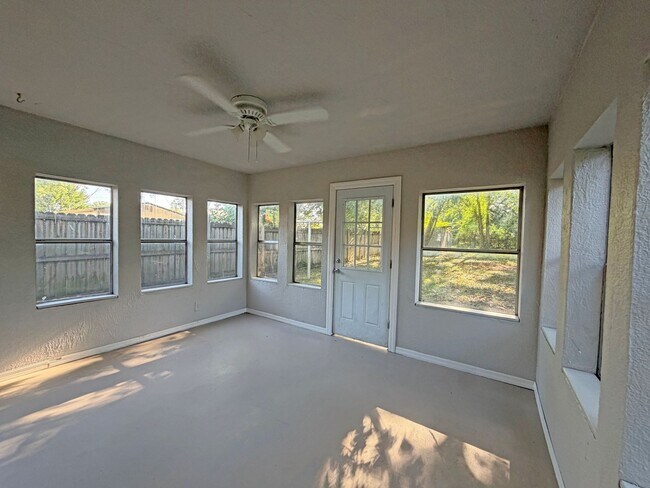 Building Photo - 920 N Pickwick Ave