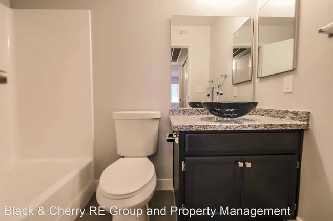 Building Photo - 1 br, 1 bath House - 1361 E University Ave...