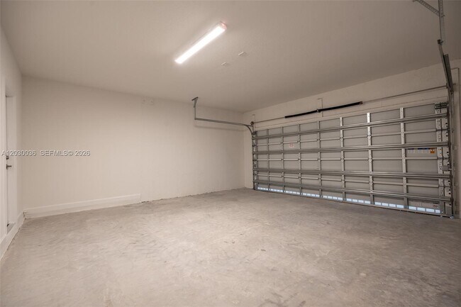 Building Photo - 2485 SE 29th Dr