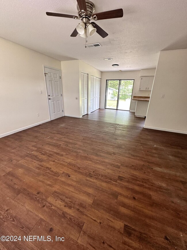 Building Photo - 671 SW Bird Ave