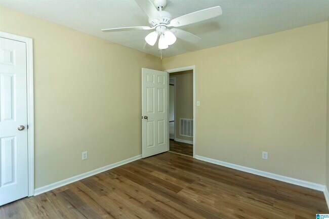 Building Photo - 917 Old Oak Trce