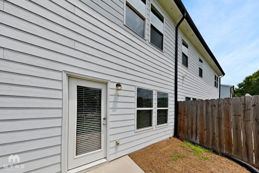 Building Photo - 6171 Redan Overlook