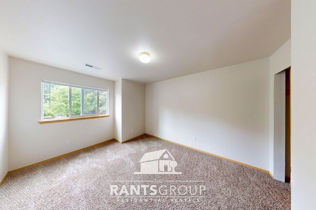 Building Photo - Spacious 3 Bed, 2.5 Bath Townhome in Lacey...