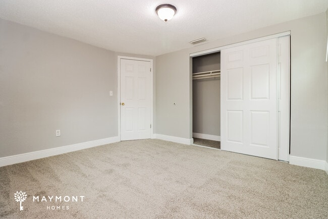 Building Photo - 7206 Rhinebeck Dr