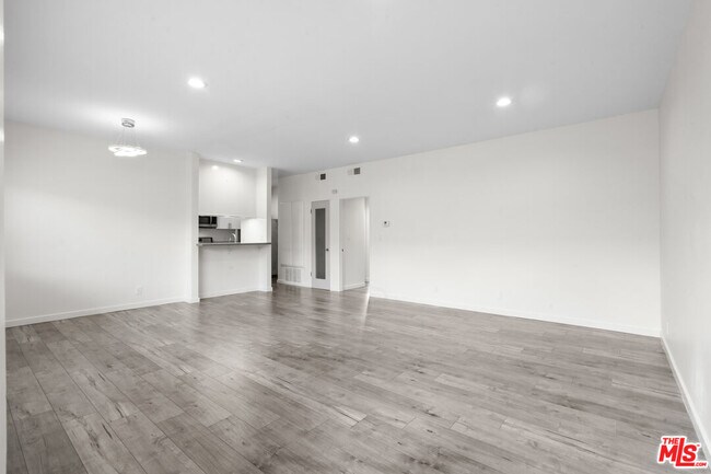 Building Photo - 424 Westmoreland Ave