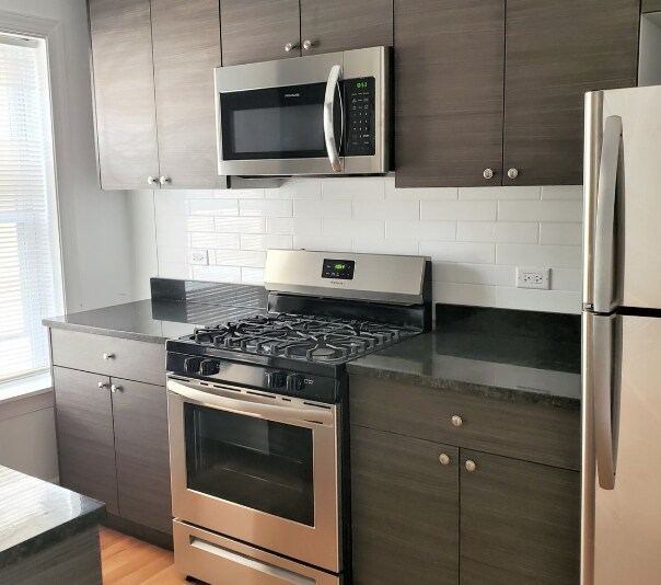 Building Photo - 1640 W Pratt Blvd