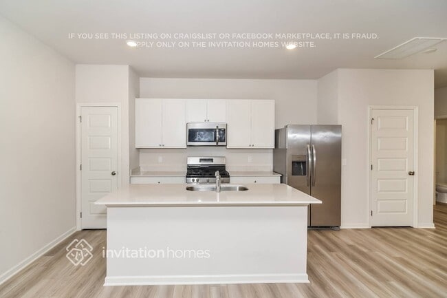 Building Photo - 5088 Mifford Dr