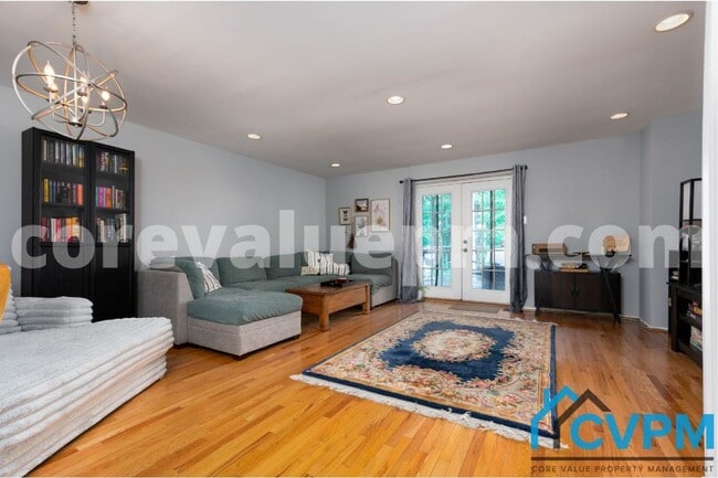 Building Photo - 11863 New Country Ln