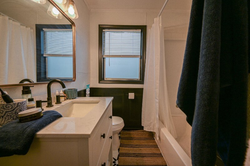 Building Photo - 1403 Aaron Ave