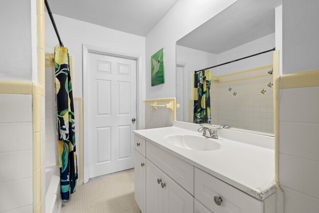 Building Photo - 7907 Sebastian Rd