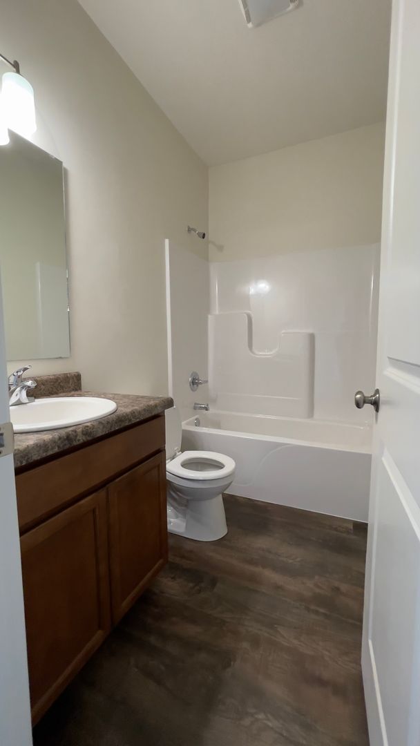 Building Photo - 3 Bedroom 2 Bath