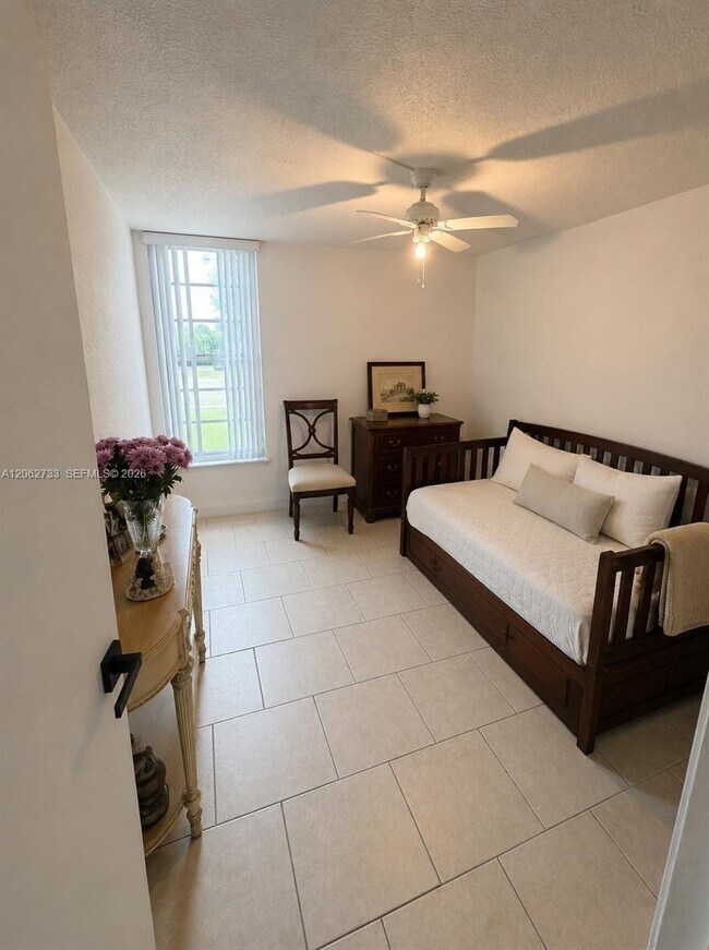 Building Photo - 310 Fontainebleau Blvd