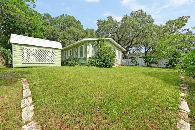 Building Photo - 3103 S Oak Dr
