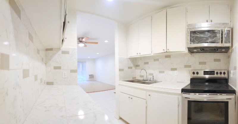 Building Photo - 8108 Langdon Ave