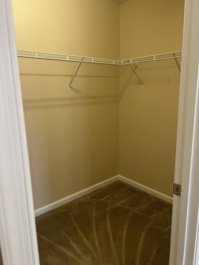 Building Photo - Coming Soon – Available November 1st! Spacious 4-Bedroom Home