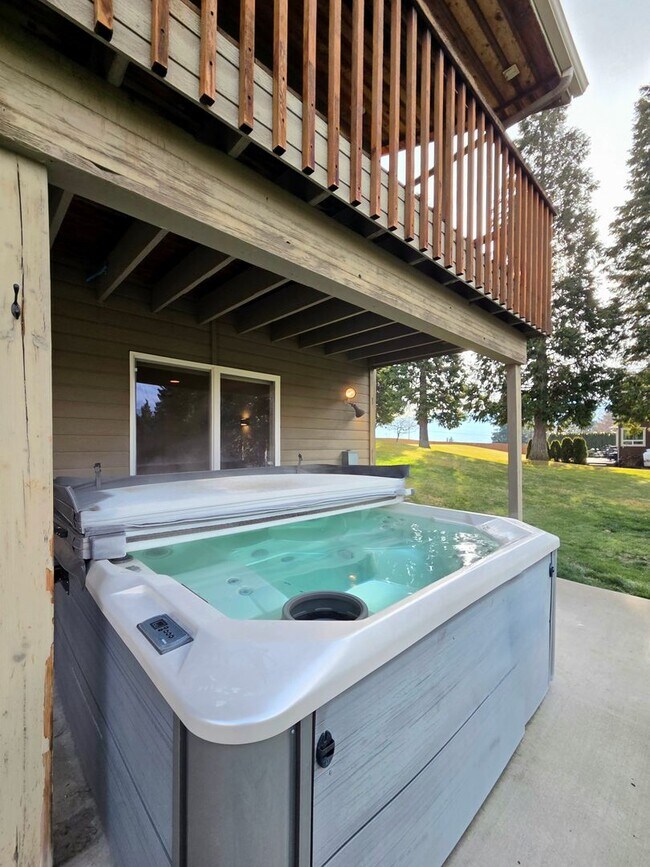 Building Photo - Grandiose Home on 1 Acre -- in East Wenatchee for Rent!!