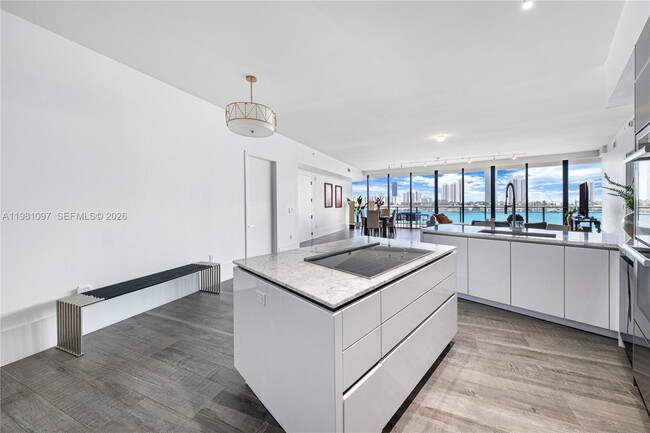 Building Photo - 5500 Island Estates Dr