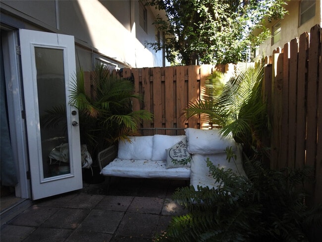 Building Photo - 1600 NE 3rd Ave