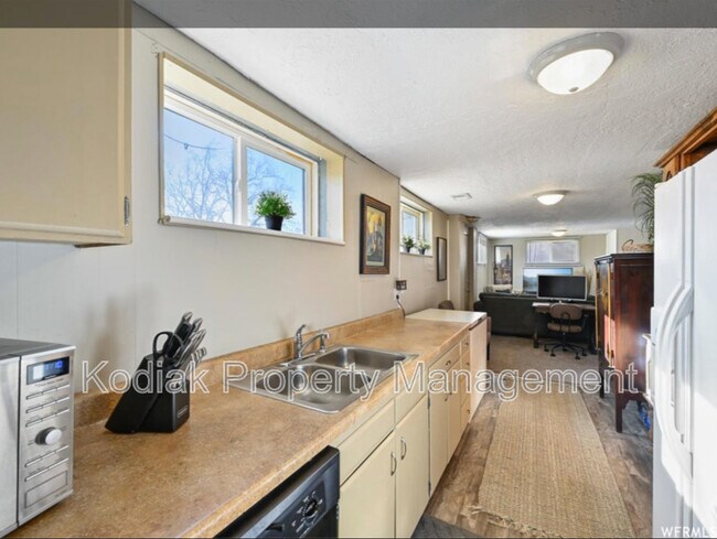 Building Photo - 516 E 100 S