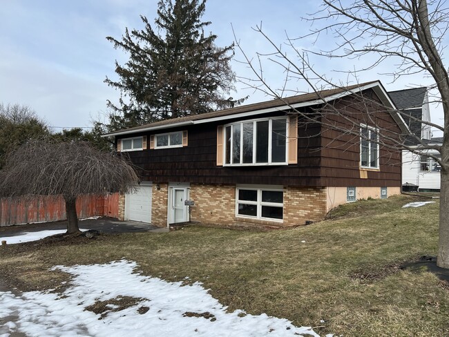 Building Photo - 407 King Ave