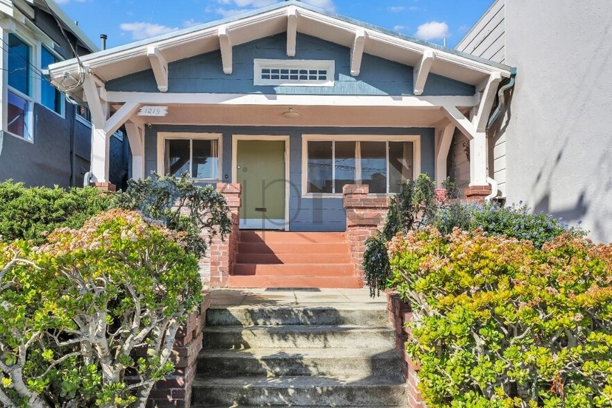 Building Photo - 1219 43rd Ave