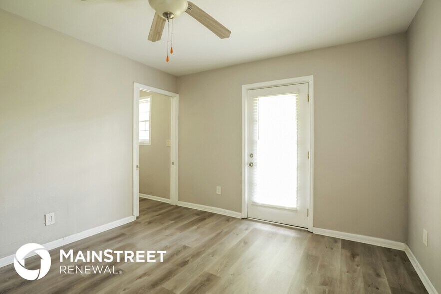 Building Photo - 2412 Stonehaven Ct W