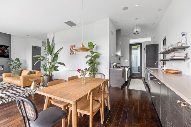 Building Photo - Architectural Contemporary with Panoramic ...