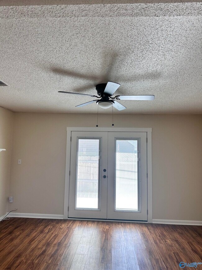 Building Photo - 14001 Sandhurst Dr SW