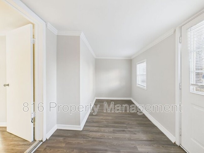 Building Photo - 126 S Village Terrace