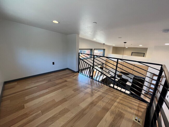 Building Photo - 1 Bed/1 Bath Tiny Home in SE Bend - Wizard...