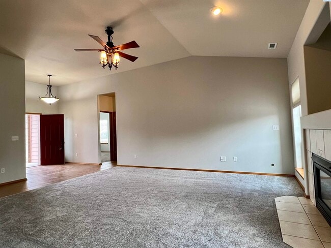 Building Photo - South Richland Freshly Updated w/Bonus