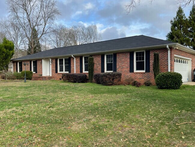 Building Photo - 203 Wemberly Dr