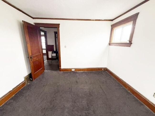 Building Photo - 3 BED 1 BATH BEAUTIFUL SINGLE FAMILY HOME IN GARFIELD HEIGHTS!