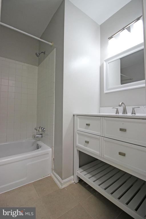 Building Photo - 6530 Yadkin Ct