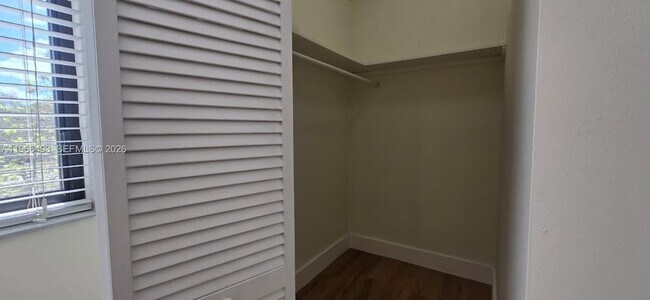 Building Photo - 10221 Fontainebleau Blvd