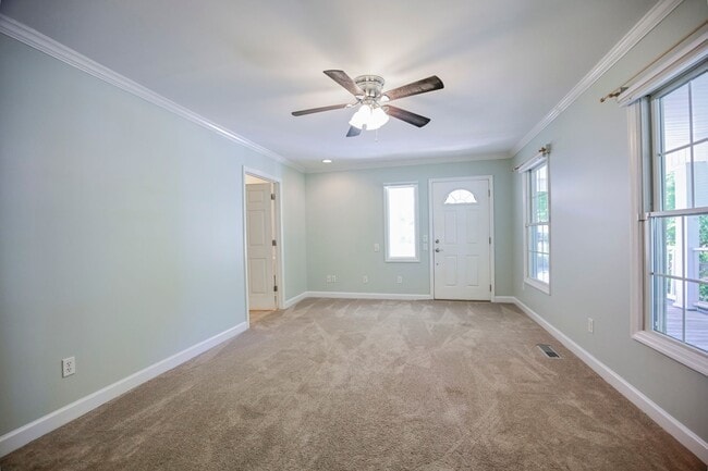 Building Photo - 237 Riverbend Rd