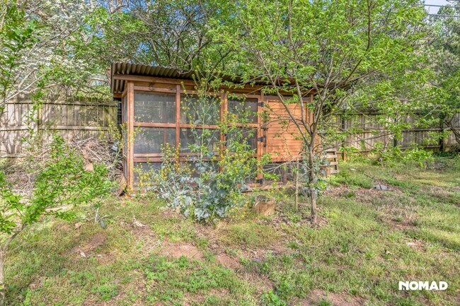 Building Photo - Spacious 3BR, with bonus room House in Law...