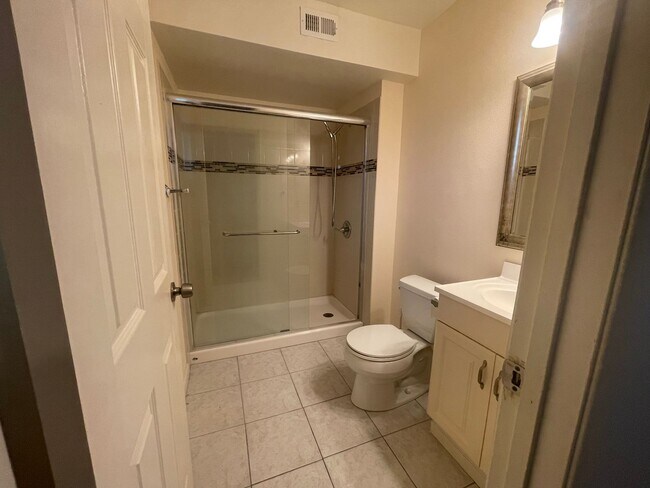 Building Photo - Ideal 4br/2ba single story with chefs kitchen