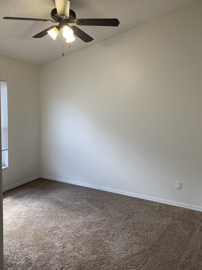 Building Photo - 8113 Pomo Dr