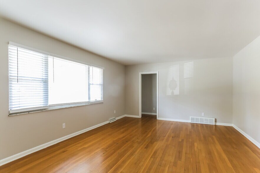 Building Photo - 1392 Devonhurst Dr