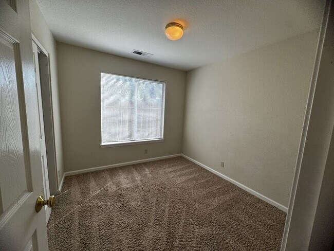 Building Photo - Riverbank