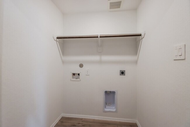 Building Photo - 17599 Longwood Trce Ln