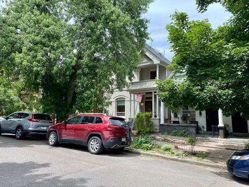 Building Photo - Charming 1-Bedroom Apartment in Desirable ...