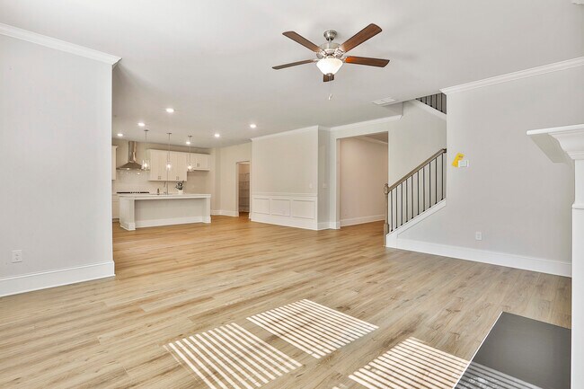 Building Photo - 335 Caledonia Ct