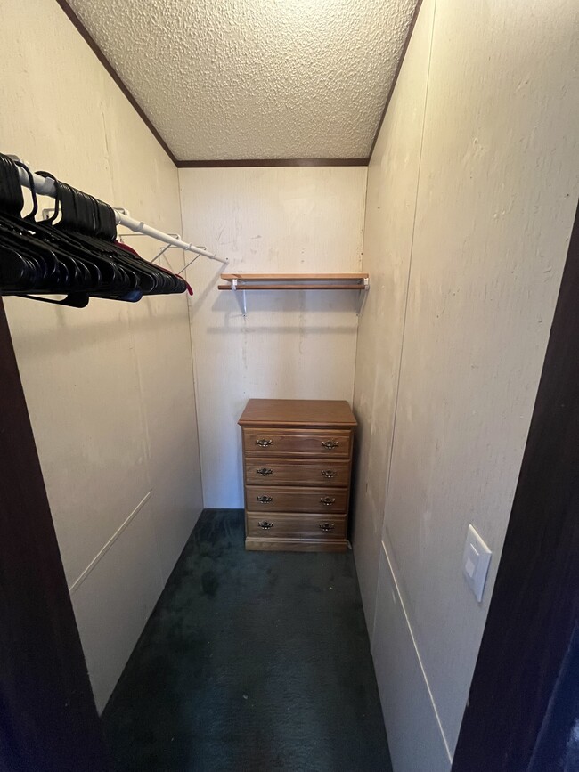 Building Photo - 12 Ray Dr