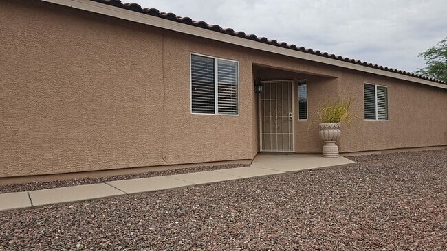 Building Photo - 2174 W Roundwood Pl