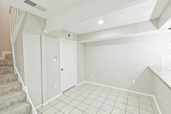 Building Photo - 889 Dublin Dr